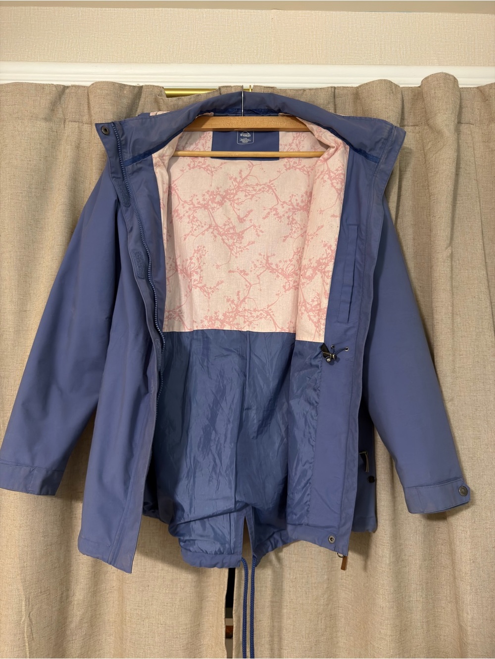 Women's L McKinley Hooded Rain Jacket in Dusty Blue with Pink Floral Lining